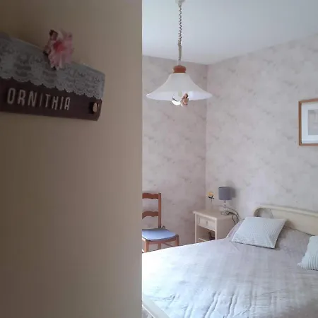 Holiday home Fleur De Tilleul Vailhourles