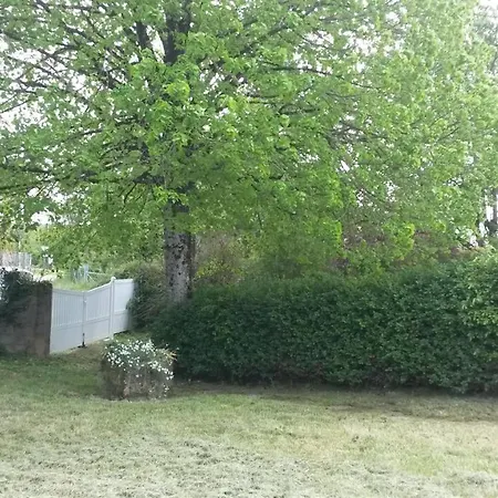 Holiday home Fleur De Tilleul Vailhourles
