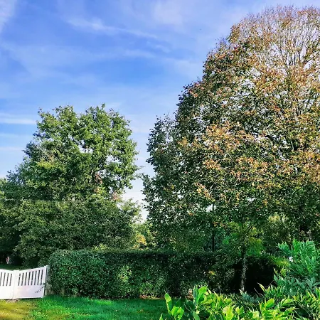 Holiday home Fleur De Tilleul Vailhourles